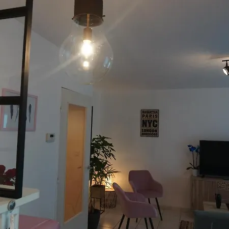 Apartment Le Pompidou T2 Pour 2 A 4 Pers Avec Parking Prive & Balcon Place Ney Angers