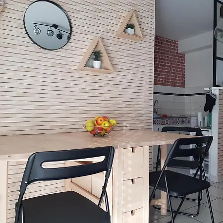 Le Pompidou T2 Pour 2 A 4 Pers Avec Parking Prive & Balcon Place Ney Apartament