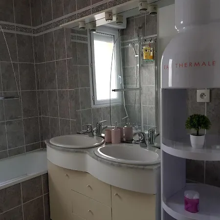 Le Pompidou T2 Pour 2 A 4 Pers Avec Parking Prive & Balcon Place Ney *