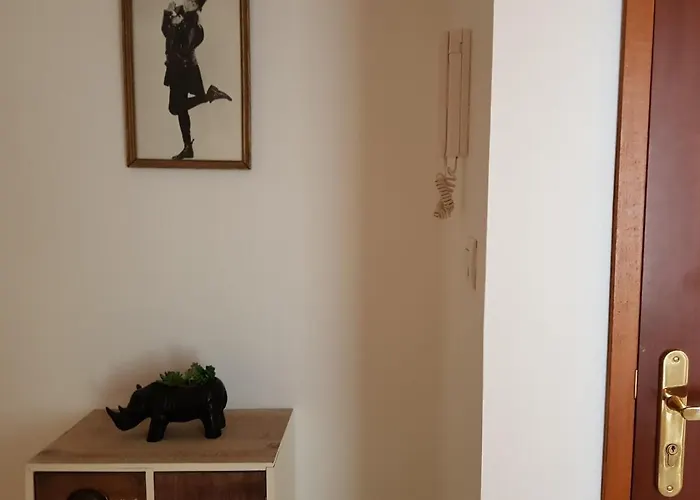 Apartment Le Pompidou T2 Pour 2 A 4 Pers Avec Parking Prive & Balcon Place Ney