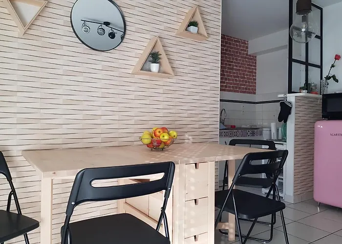 Le Pompidou T2 Pour 2 A 4 Pers Avec Parking Prive & Balcon Place Ney Διαμέρισμα