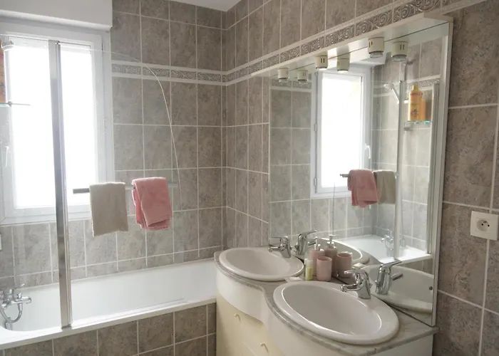 Le Pompidou T2 Pour 2 A 4 Pers Avec Parking Prive & Balcon Place Ney Angers